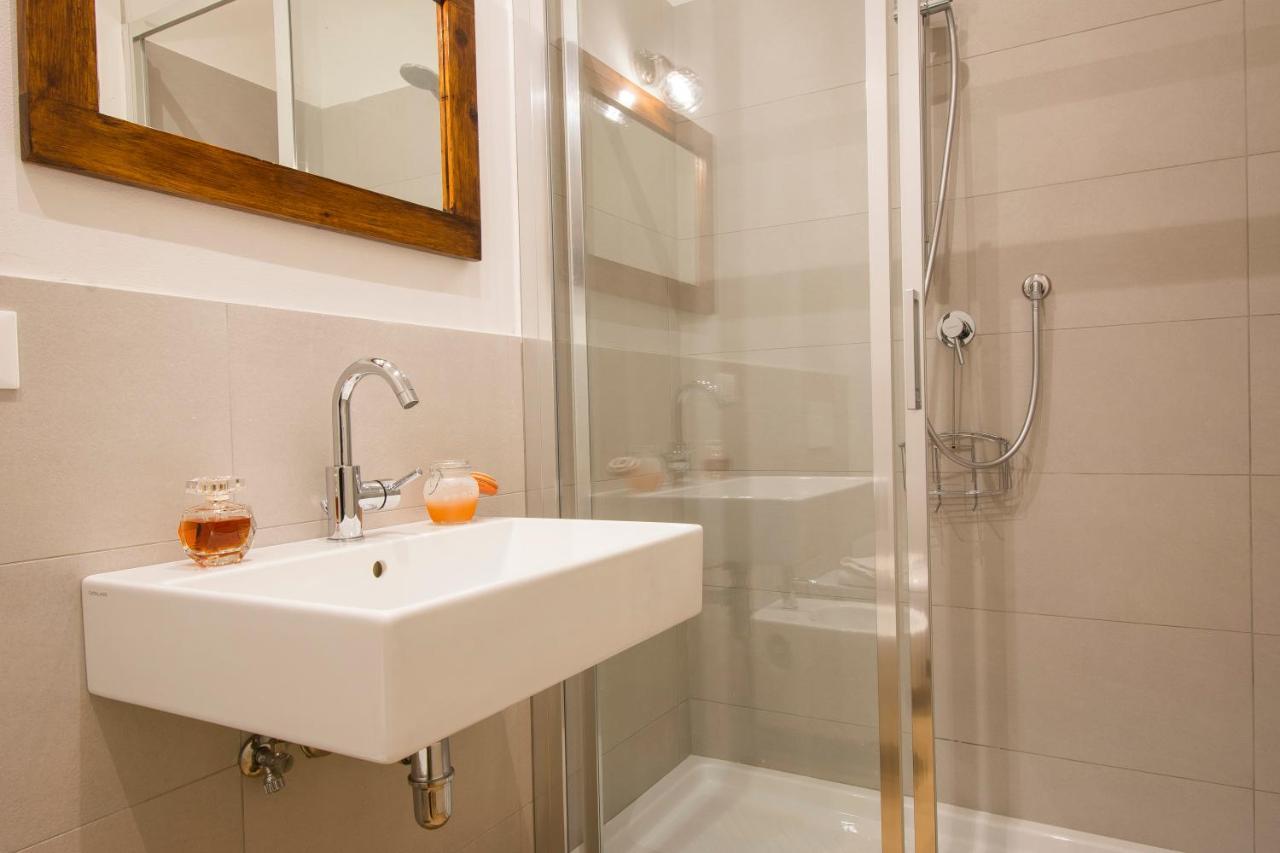 Double Room Private External Bathroom,1033935668:JPEG